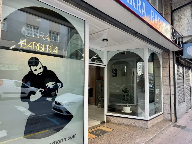 Vista exterior de la barbería